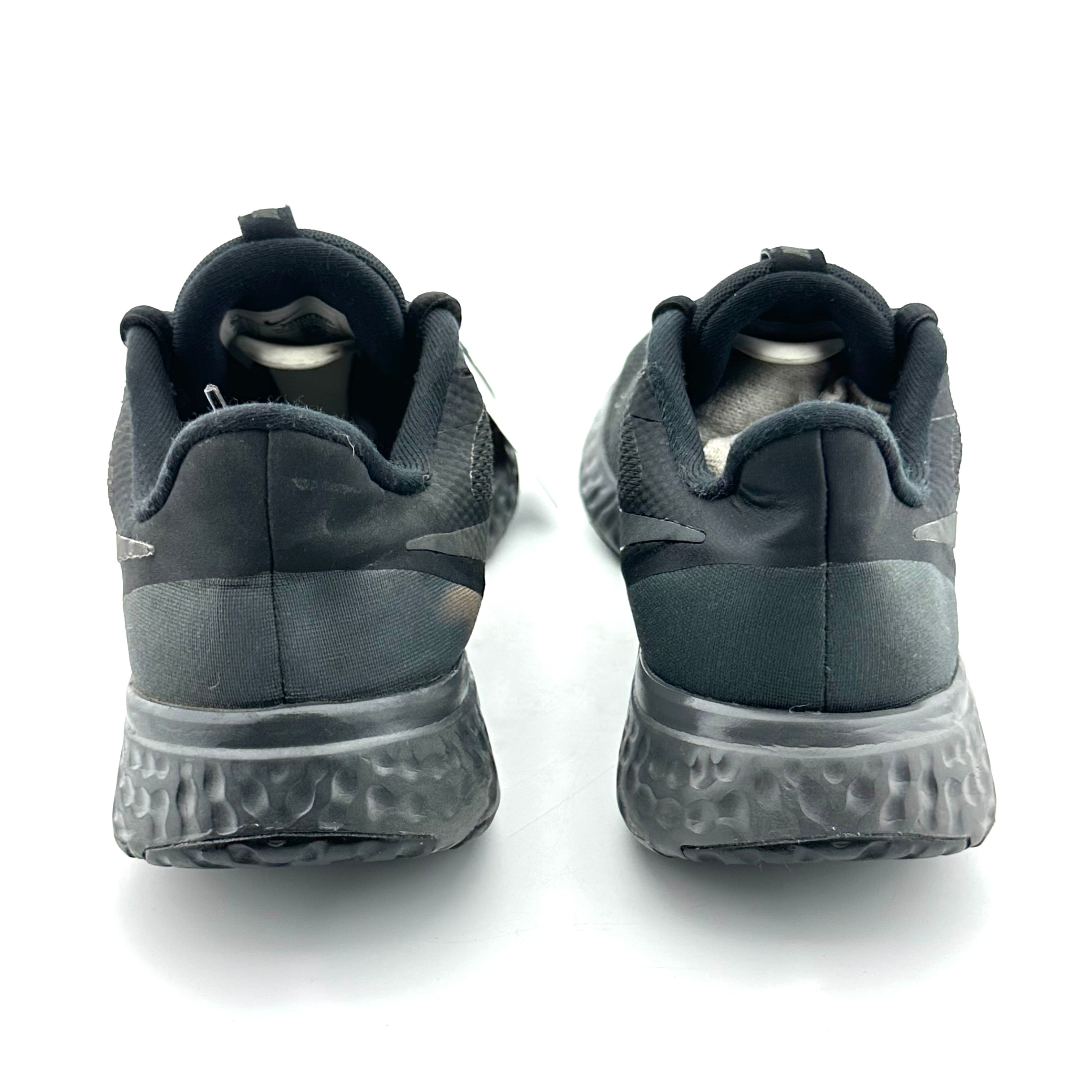 Nike Revolution 5
