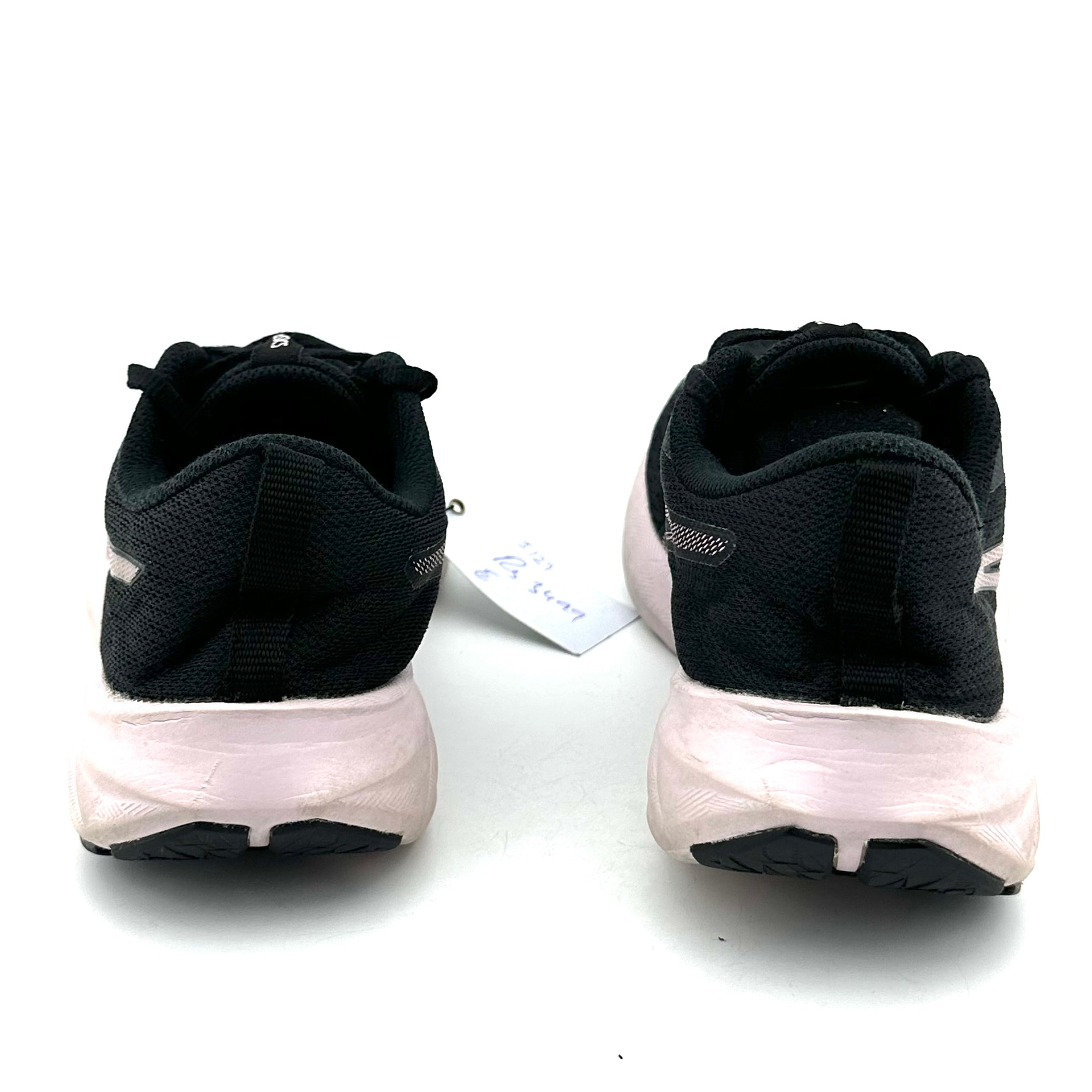 Asics Nova Blast 5