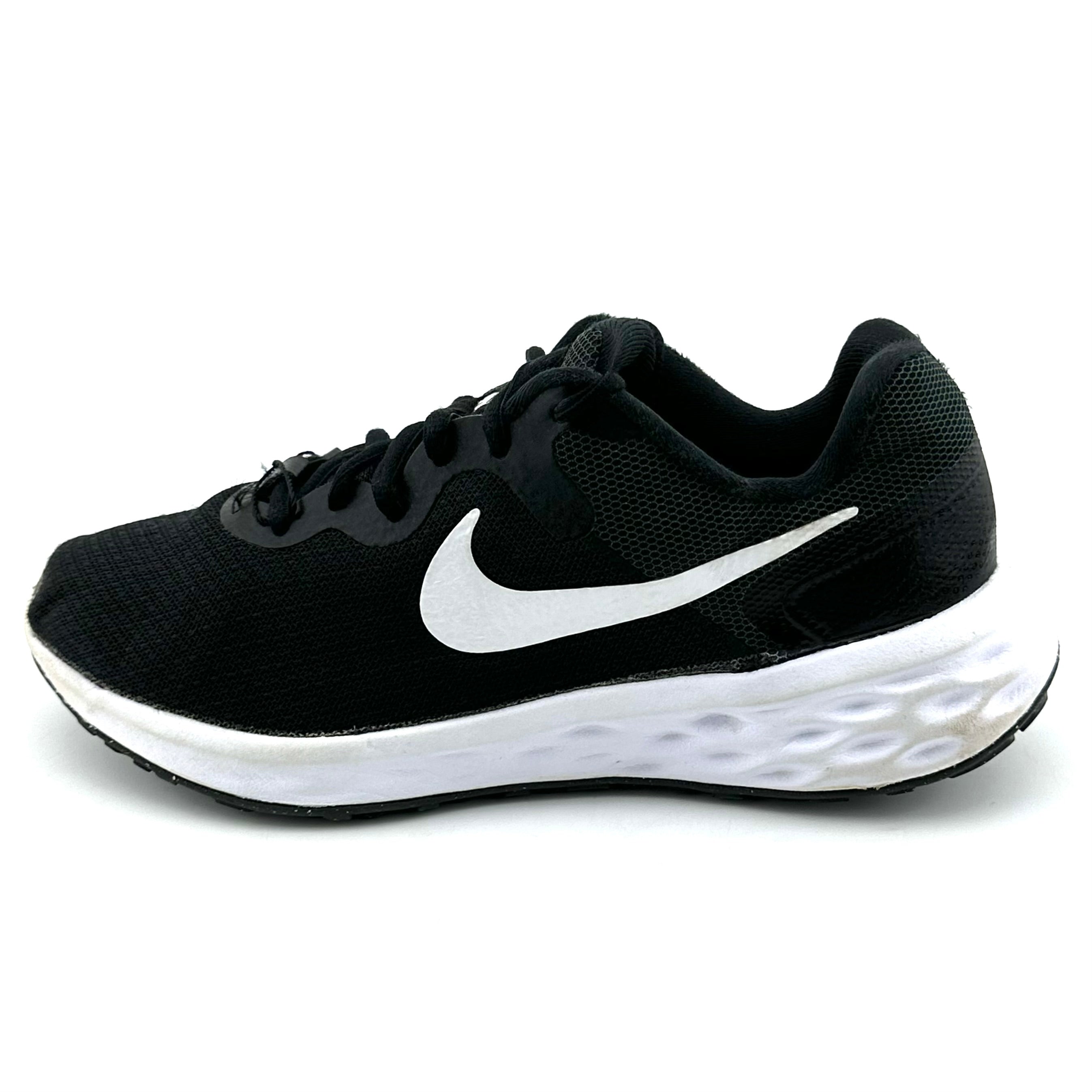 Nike Revolution 6