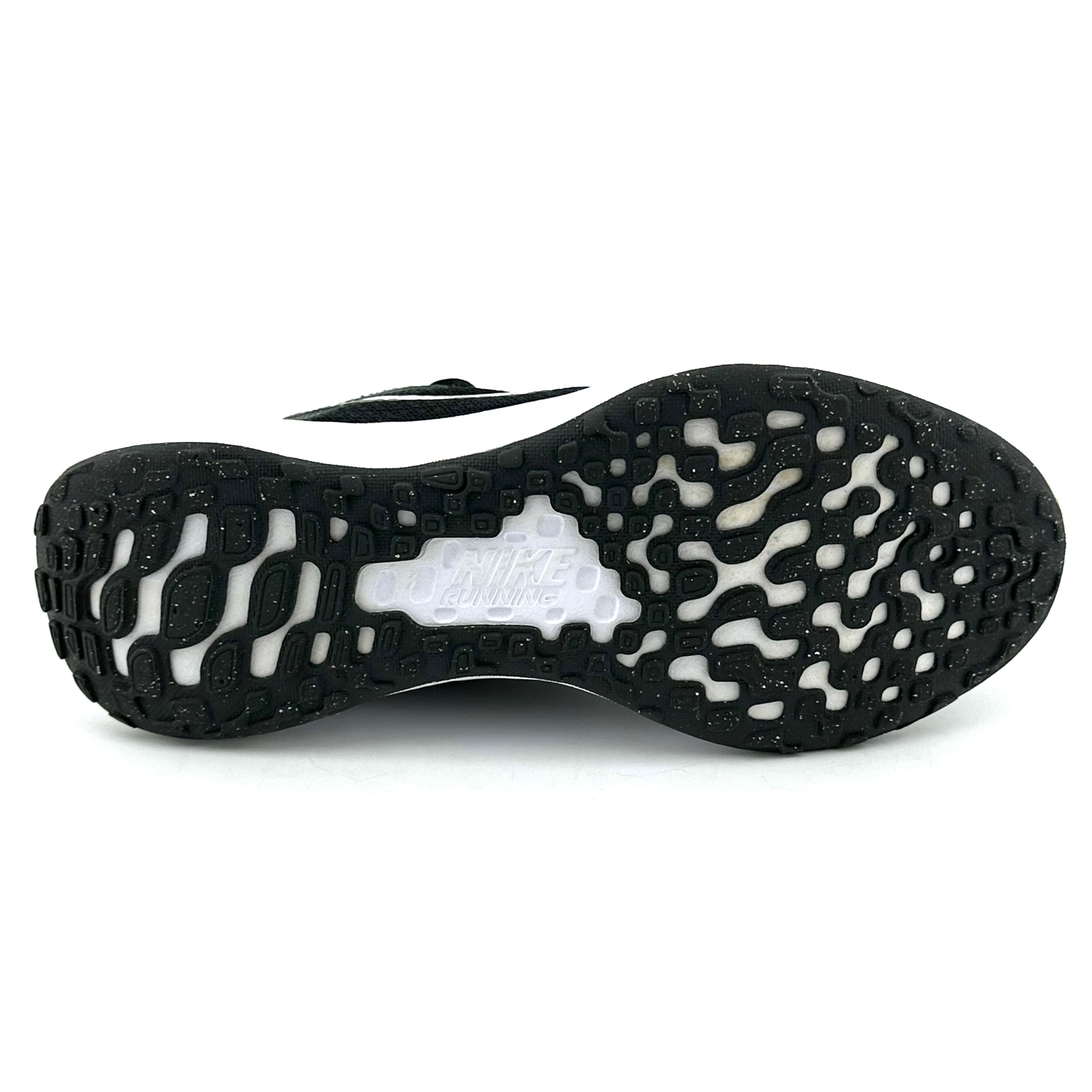 Nike Revolution 6