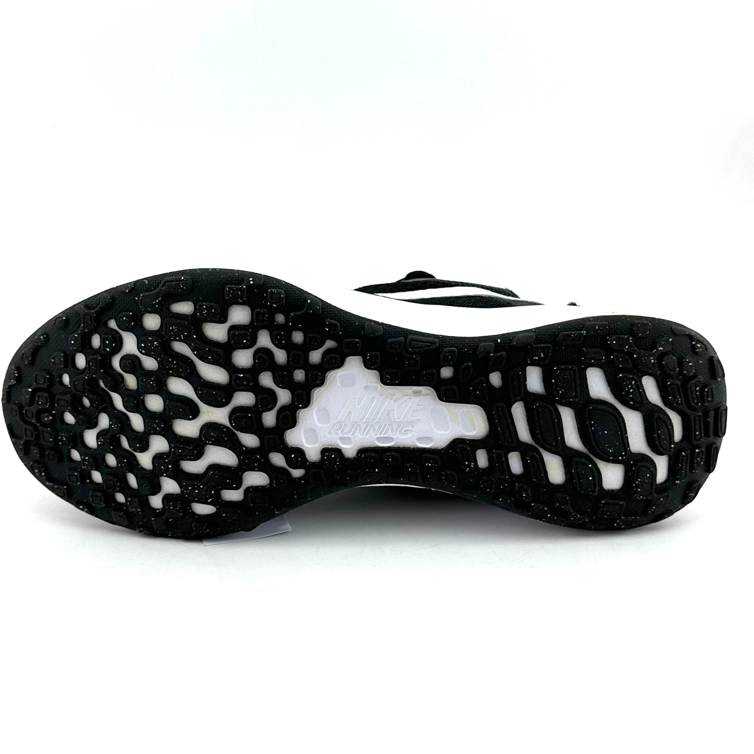 Nike Revolution 6