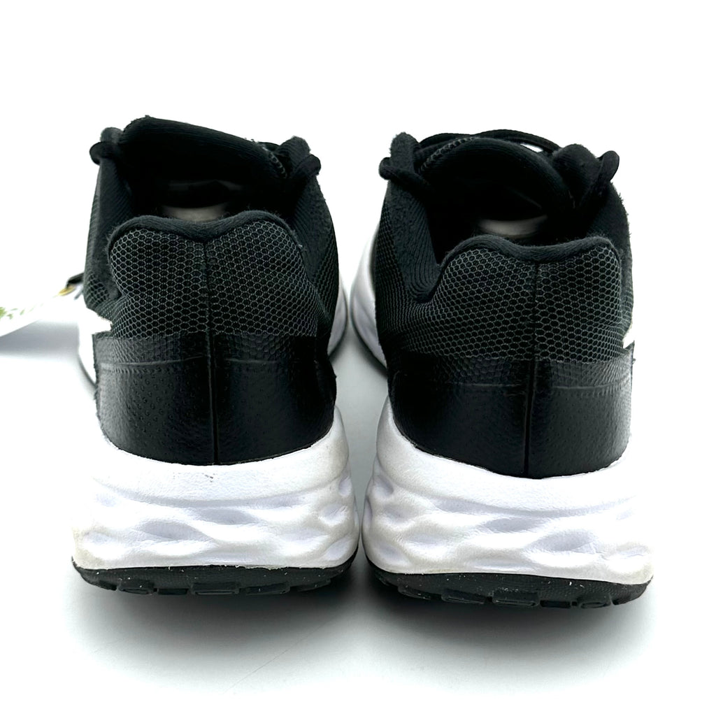 Nike Revolution 6