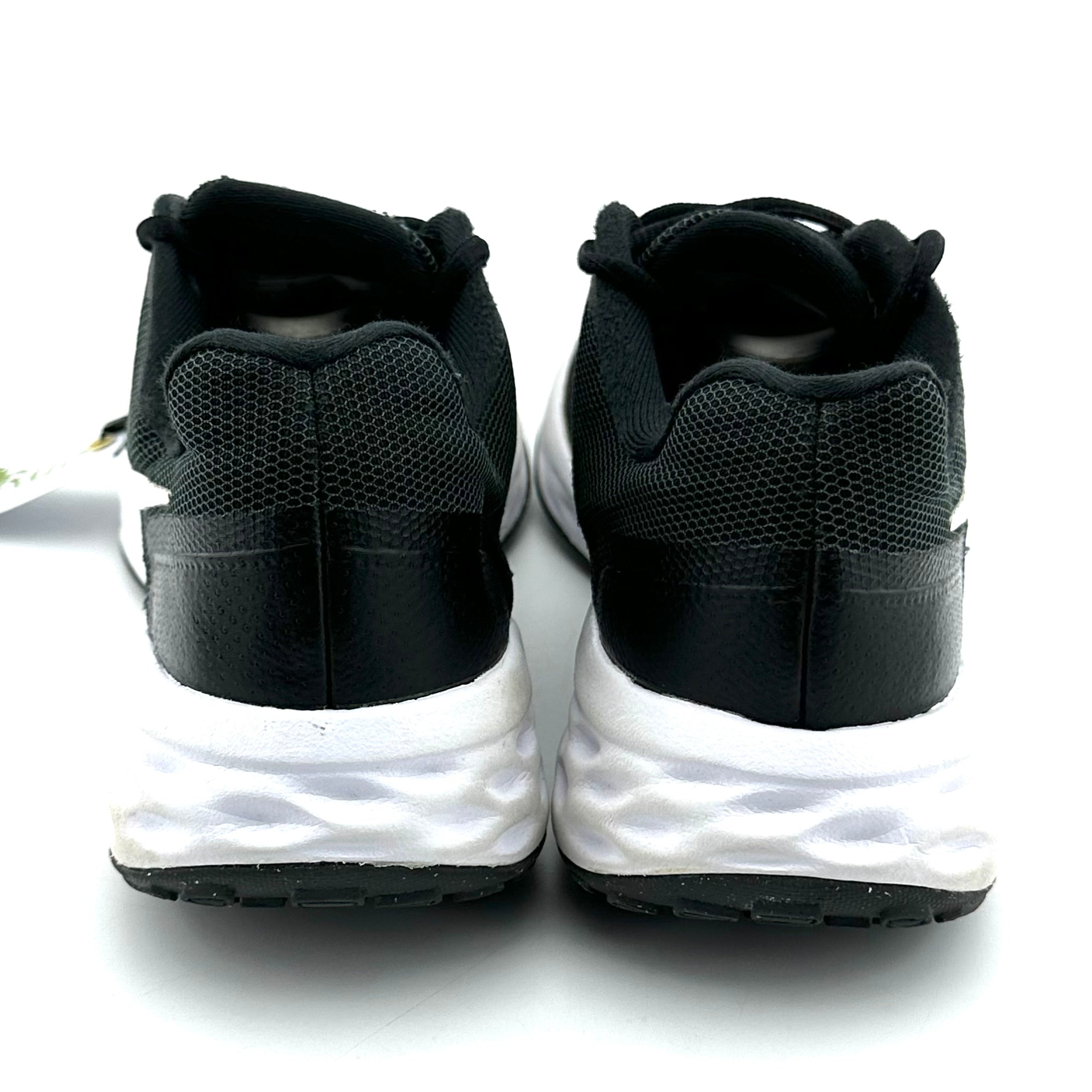 Nike Revolution 6