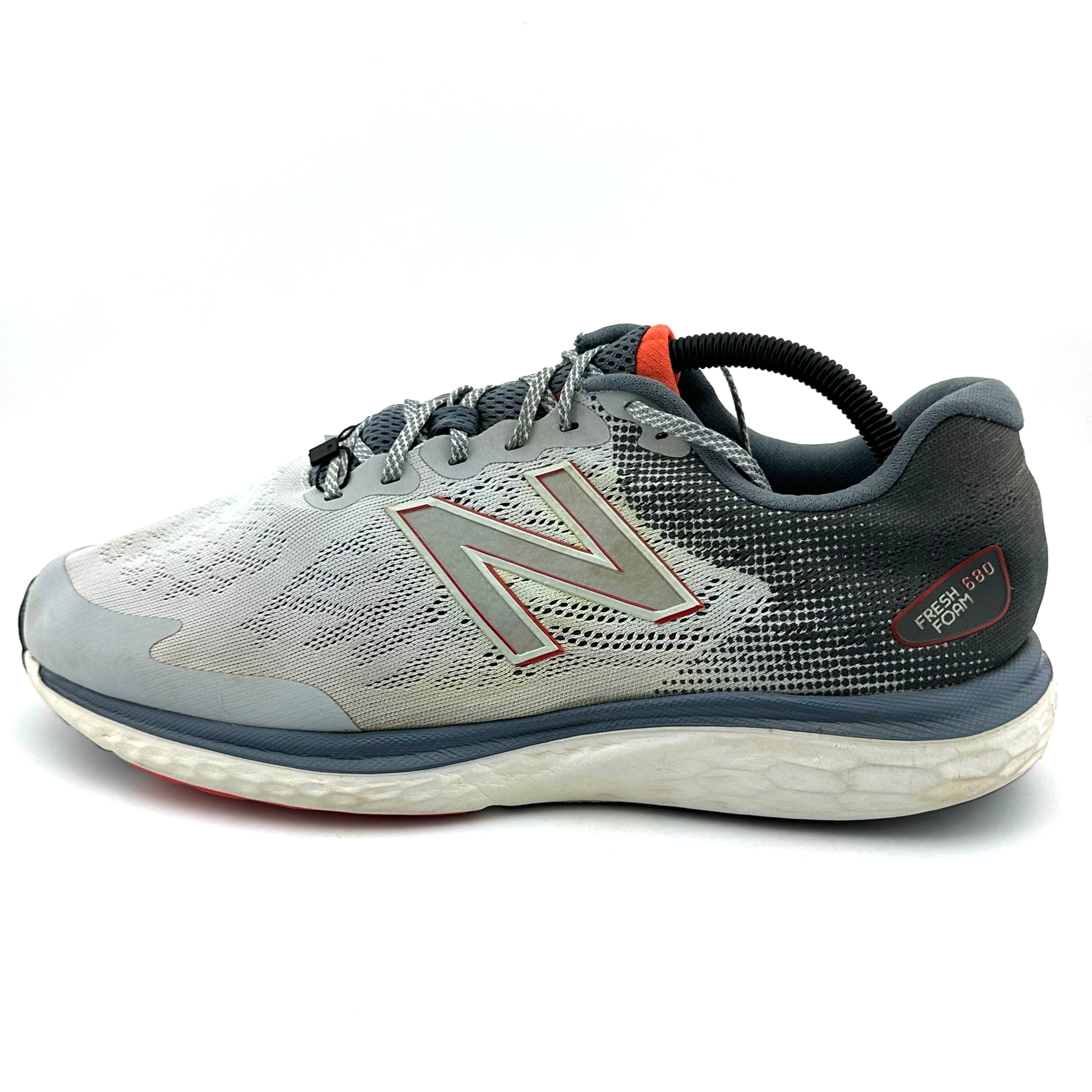 New Balance 680 V7
