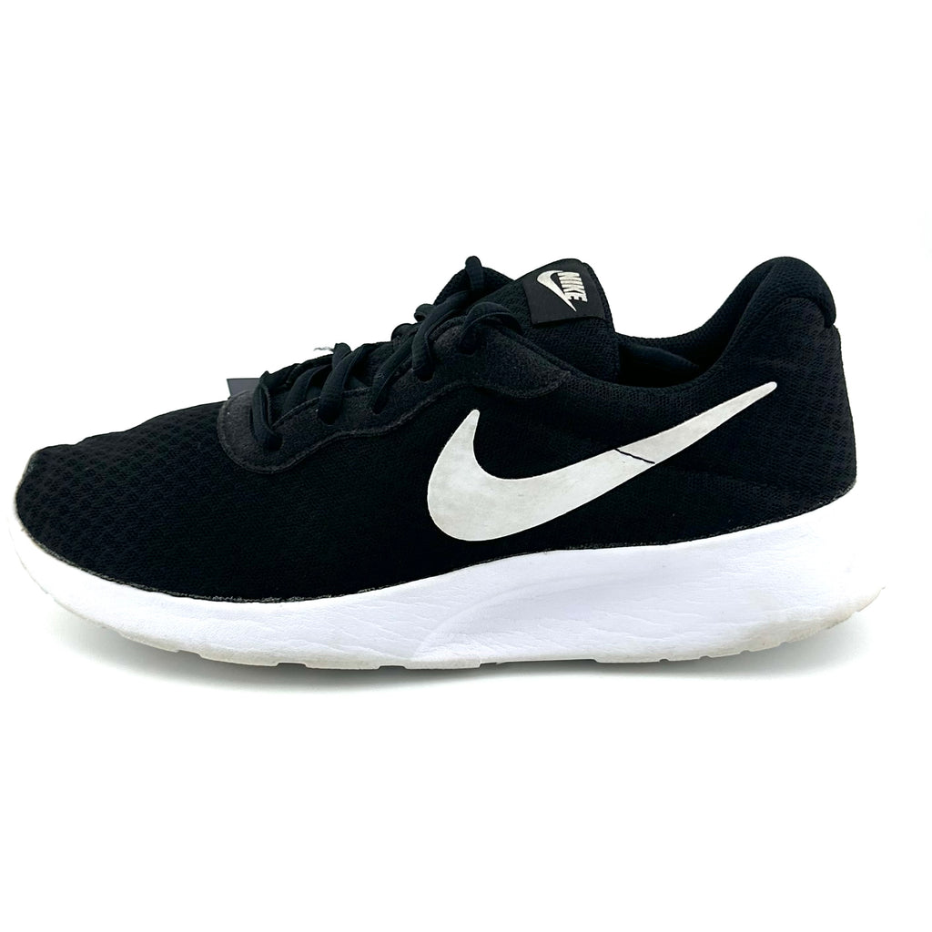 Nike Tanjun