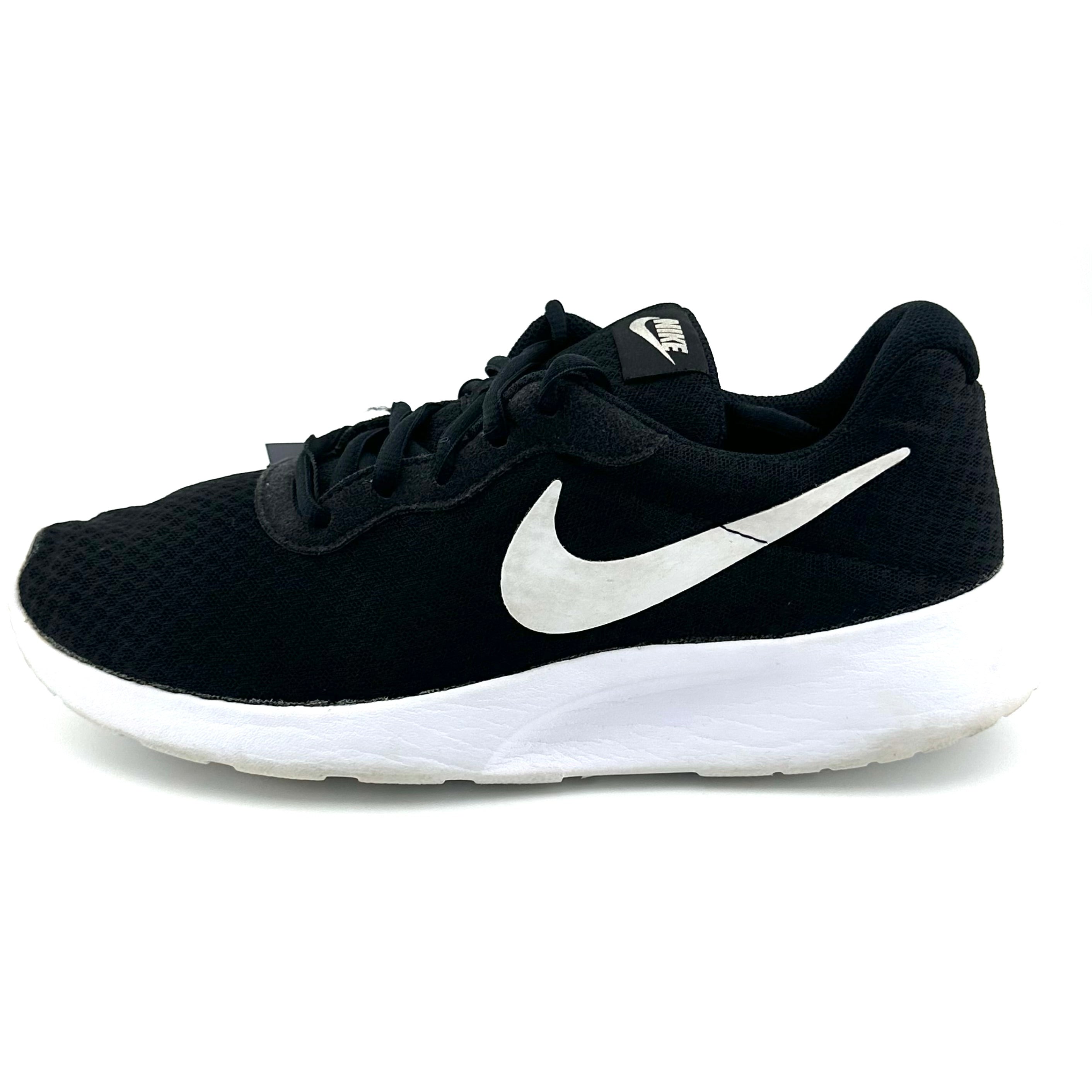Nike Tanjun