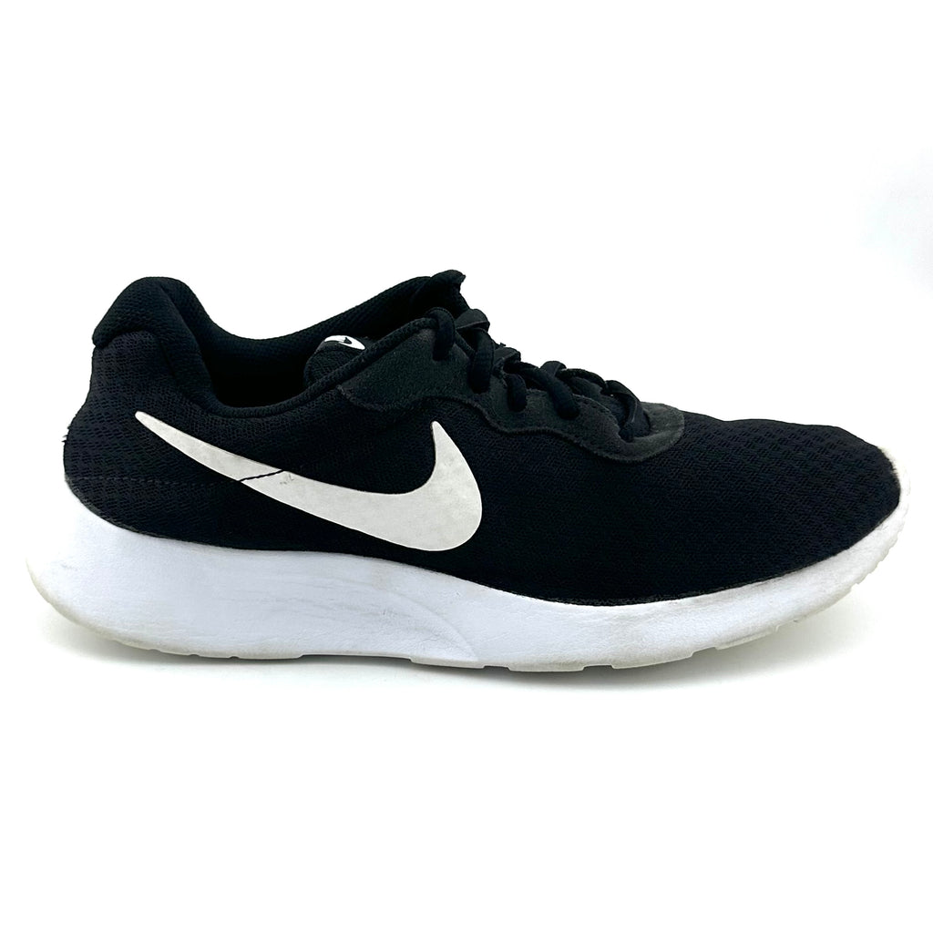 Nike Tanjun