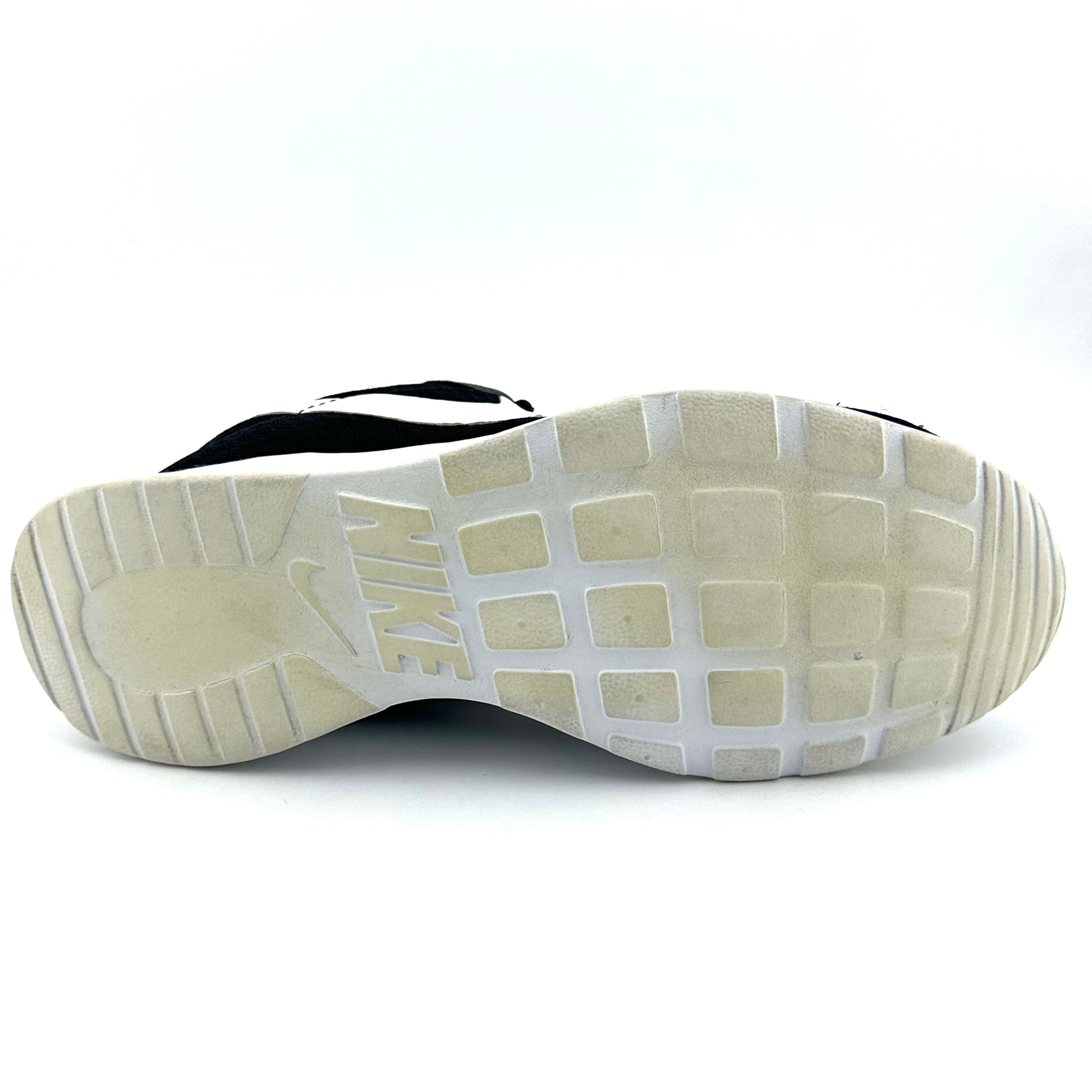 Nike Tanjun