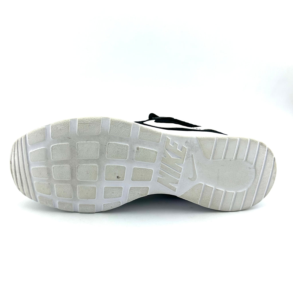 Nike Tanjun