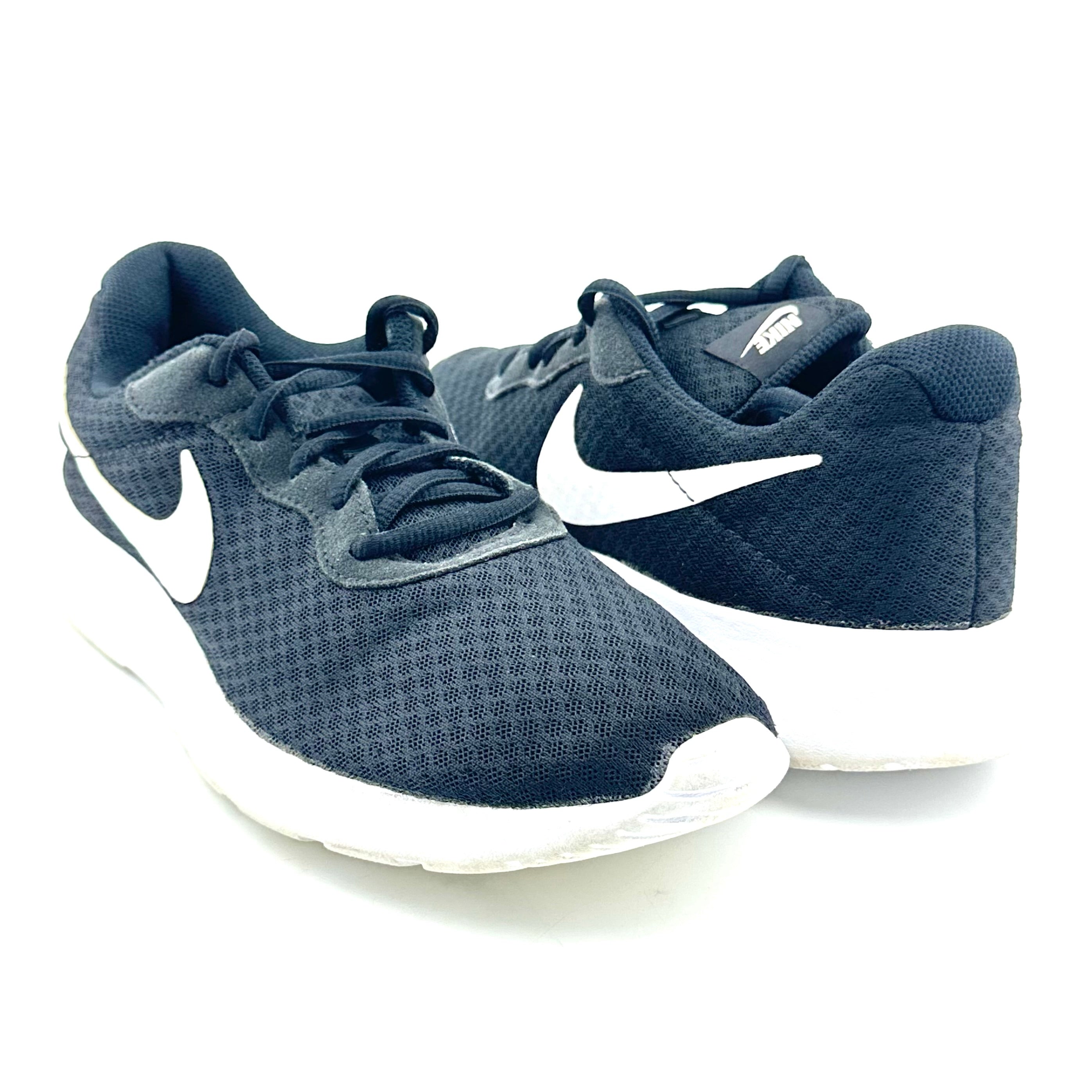 Nike Tanjun