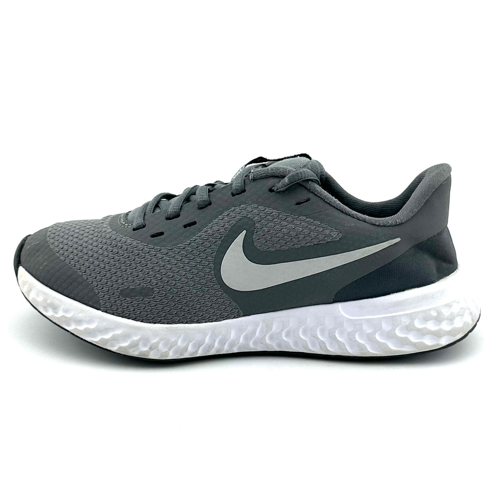 Nike Revolution 5