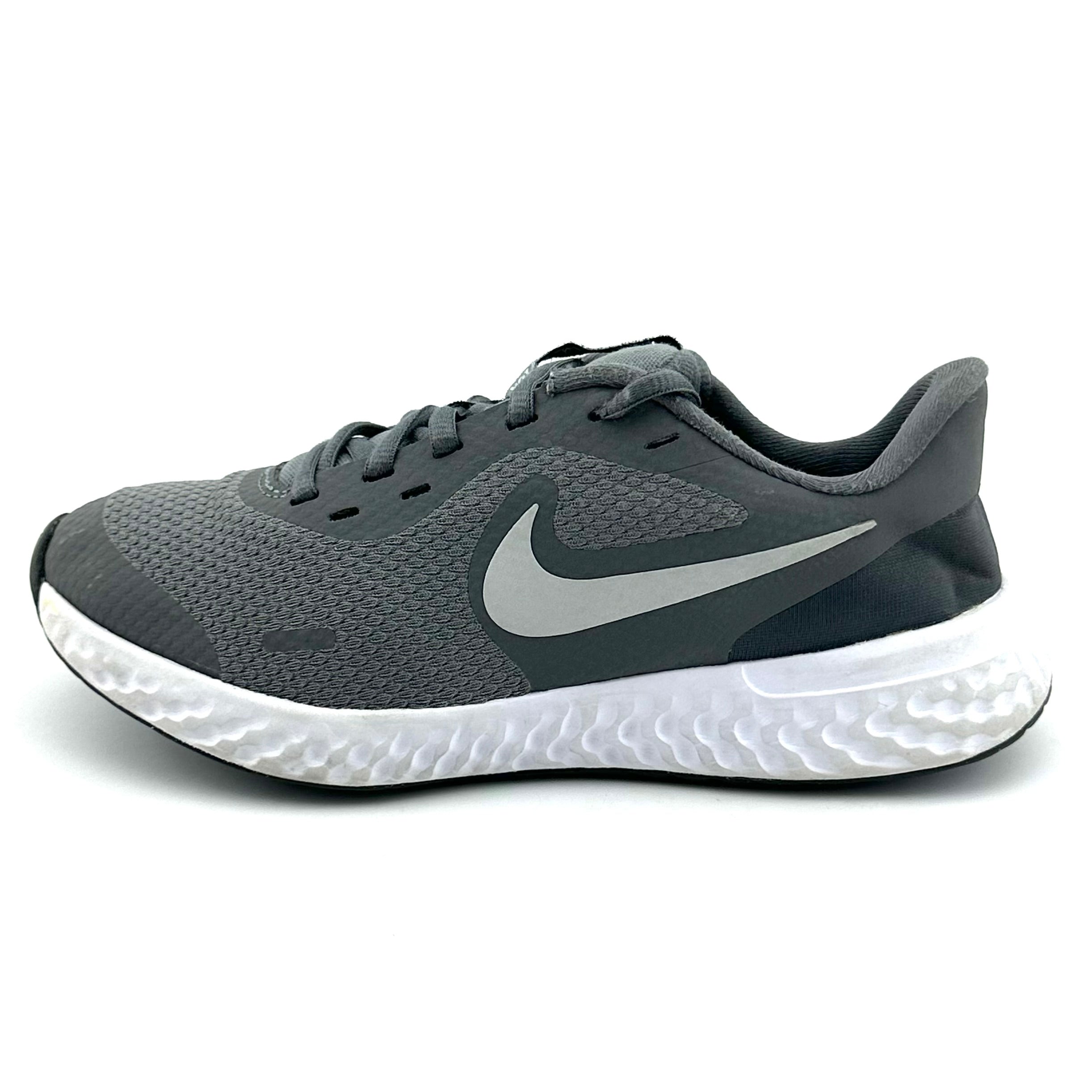 Nike Revolution 5