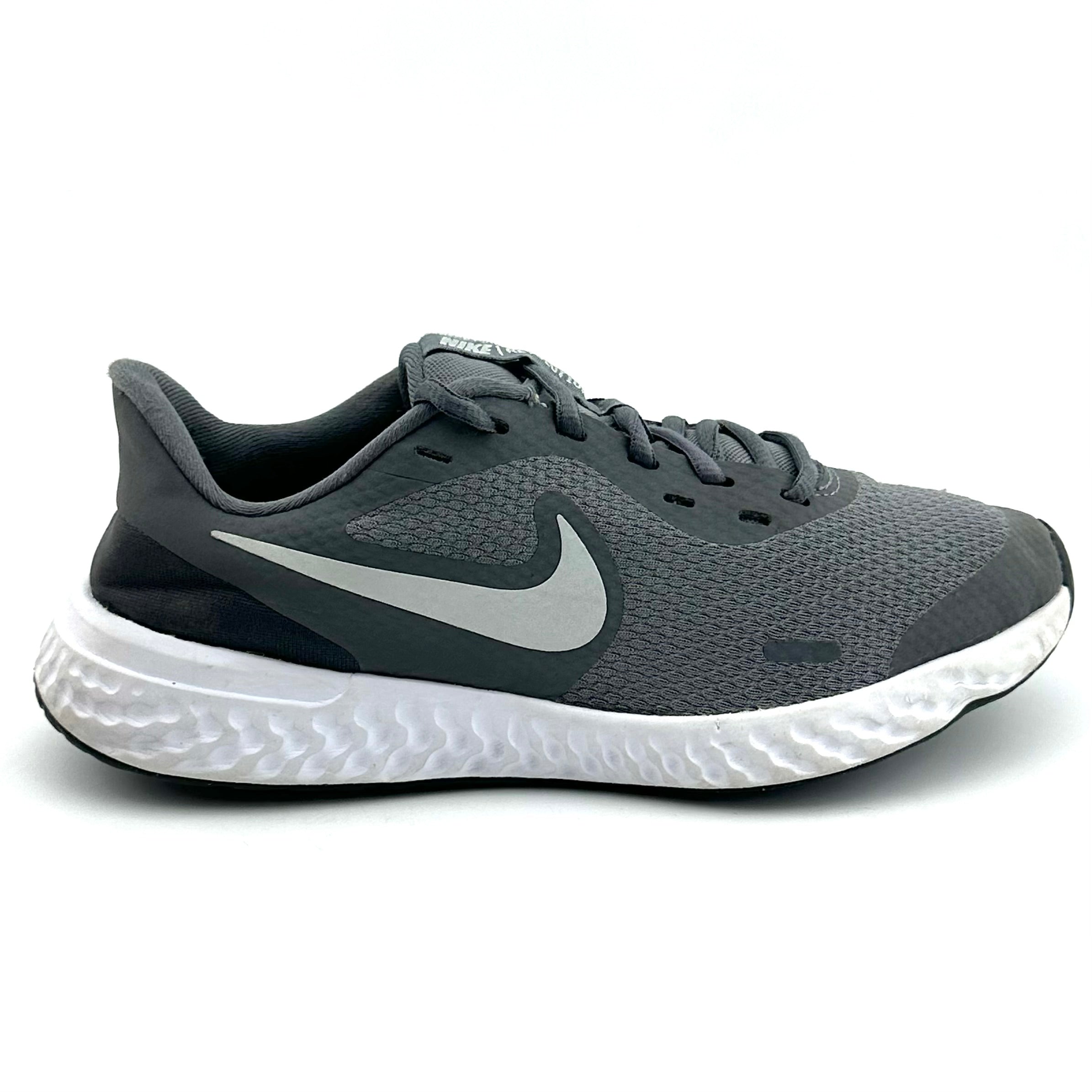 Nike Revolution 5