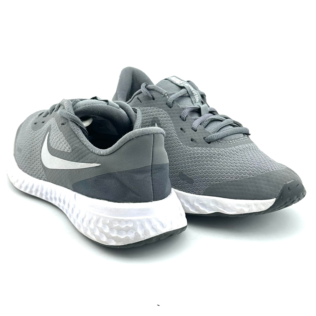 Nike Revolution 5
