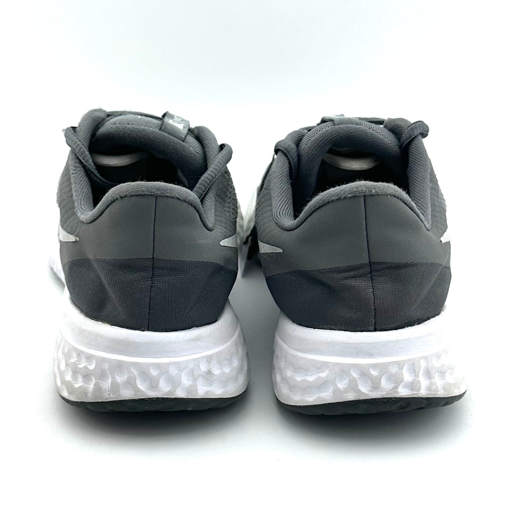 Nike Revolution 5