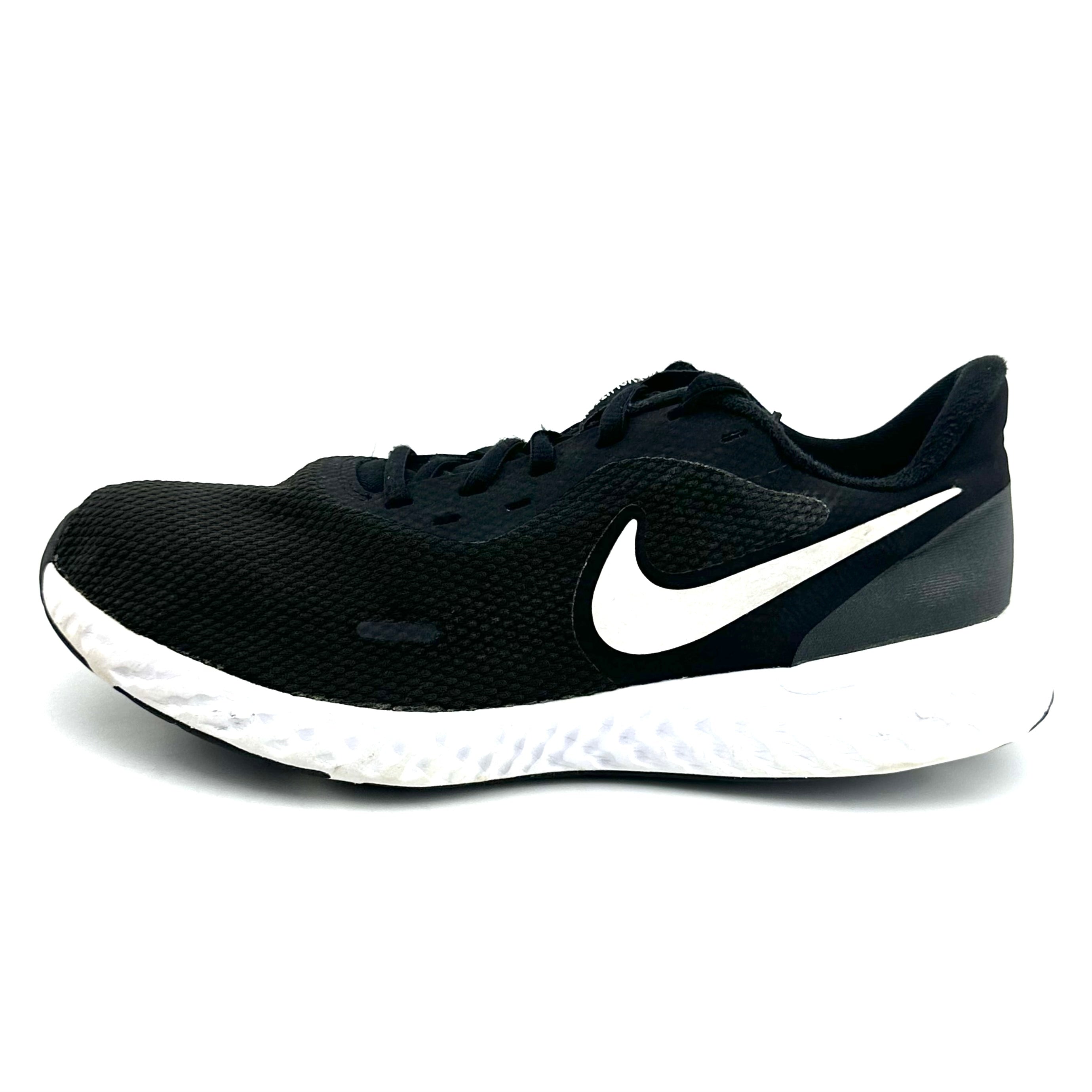 Nike Revolution 5