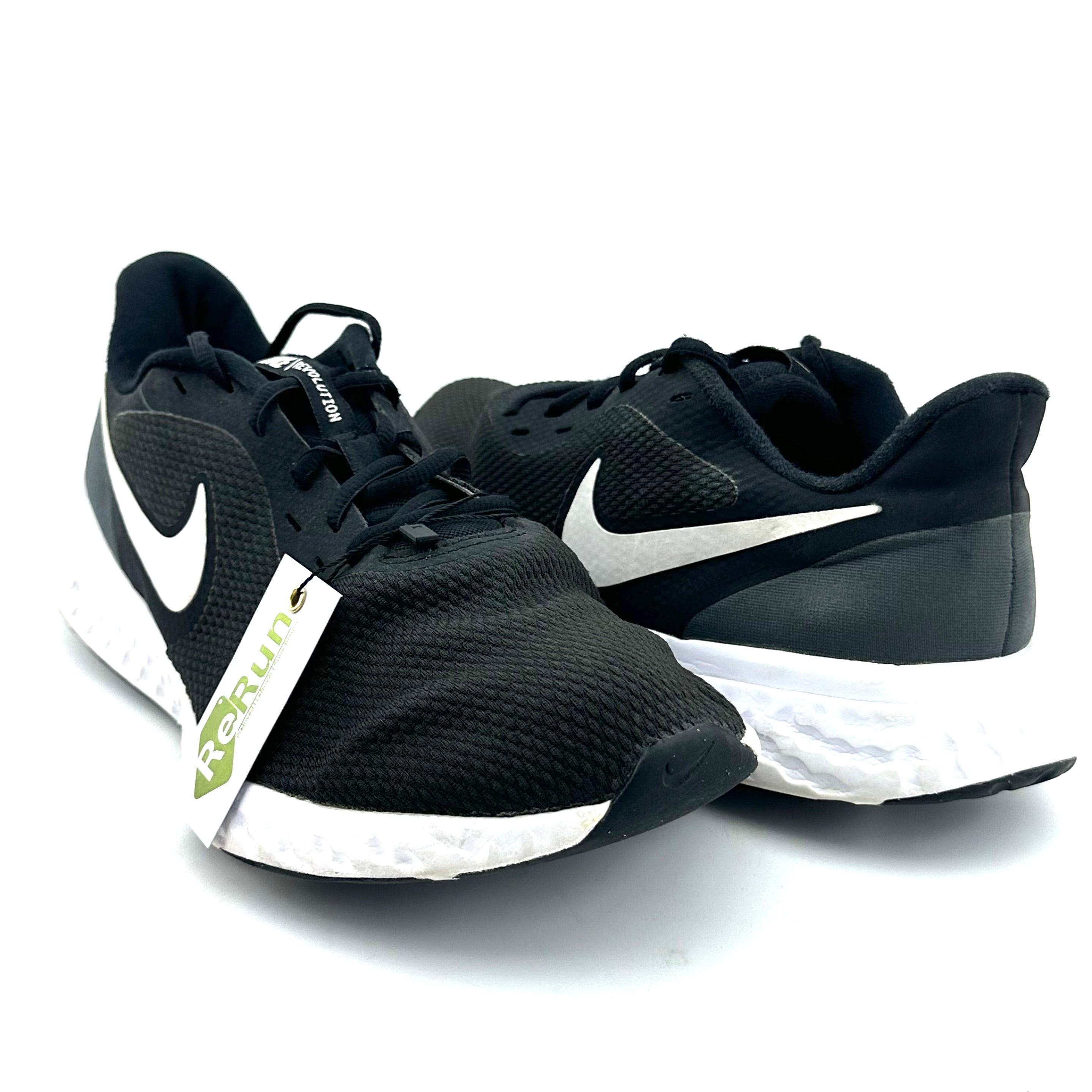 Nike Revolution 5