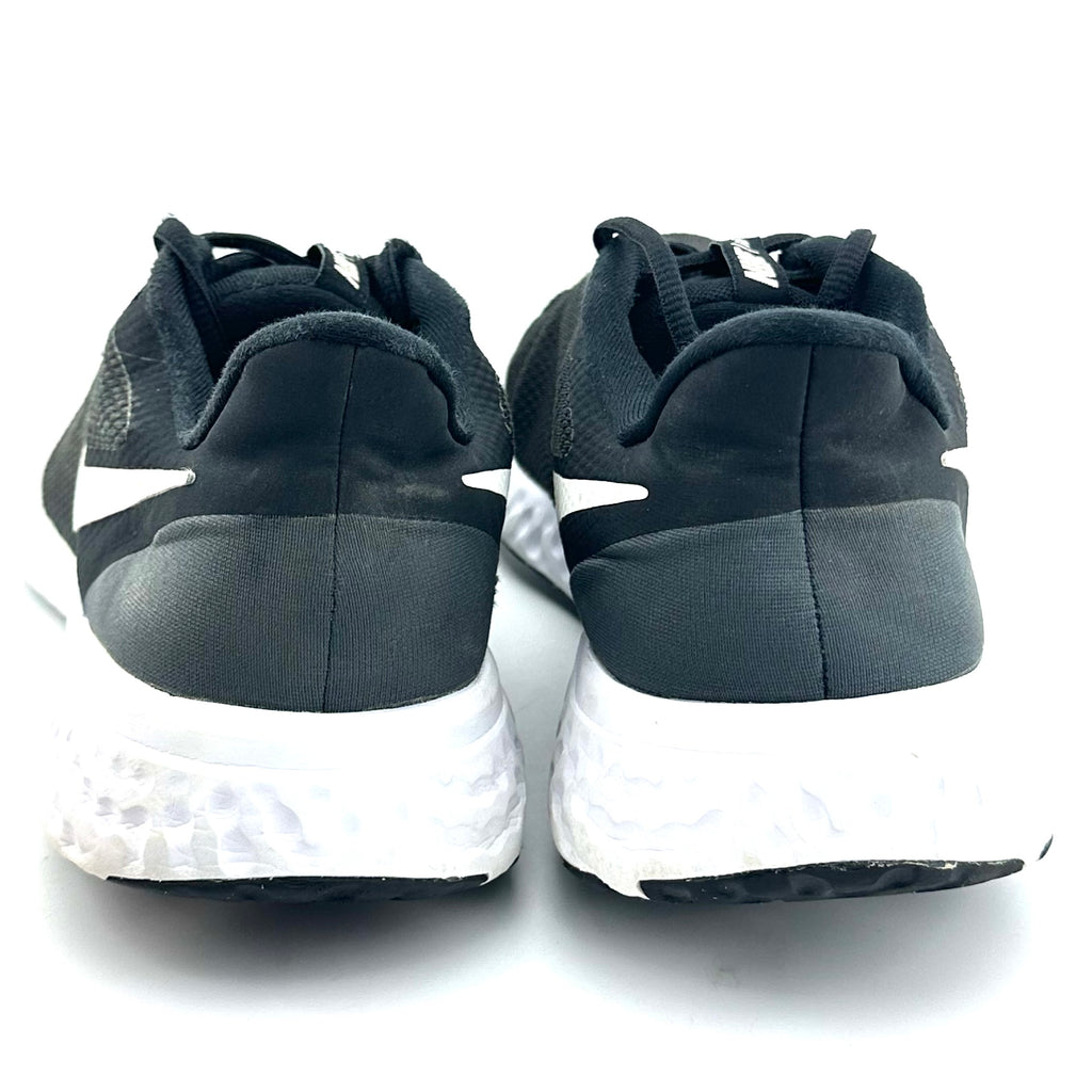 Nike Revolution 5