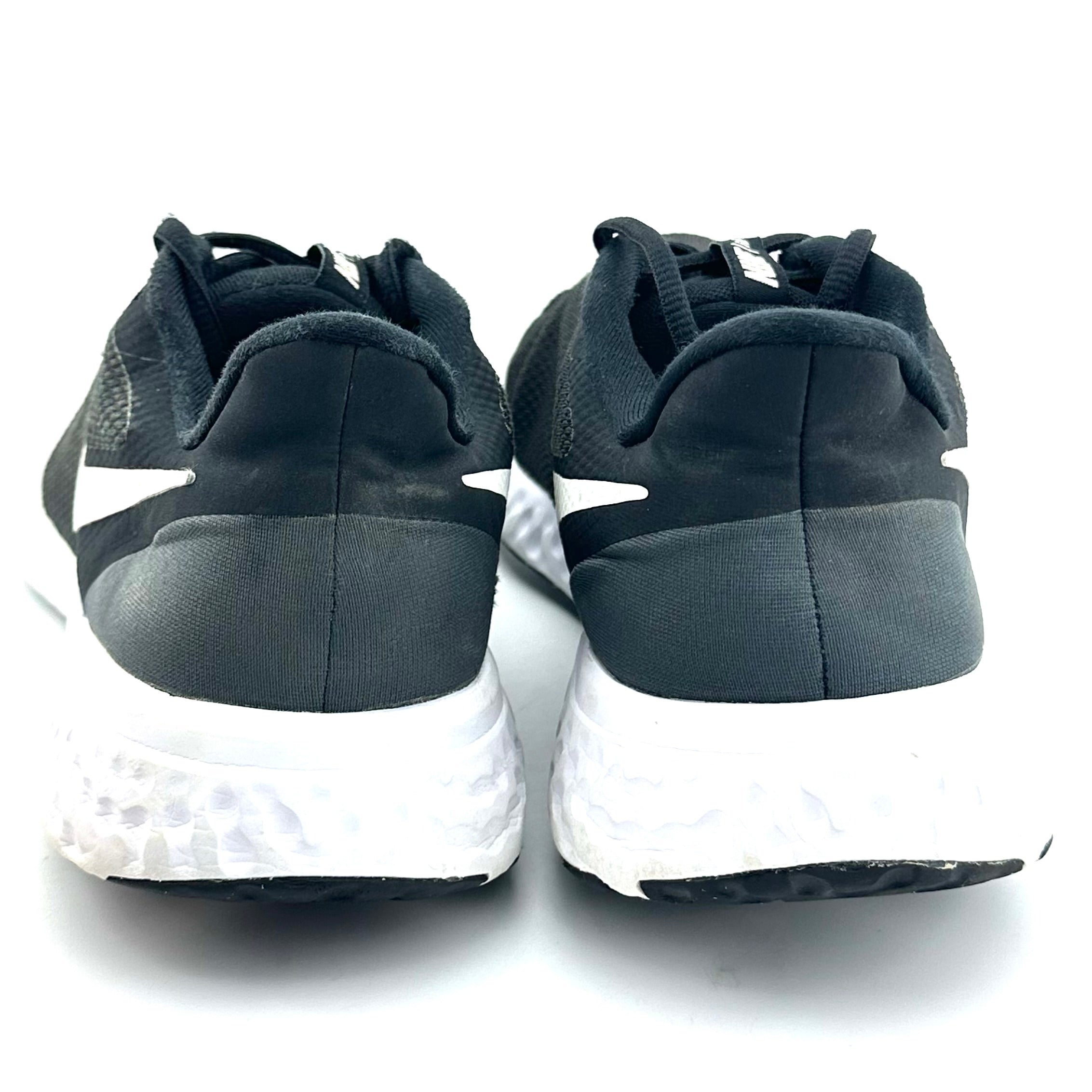 Nike Revolution 5