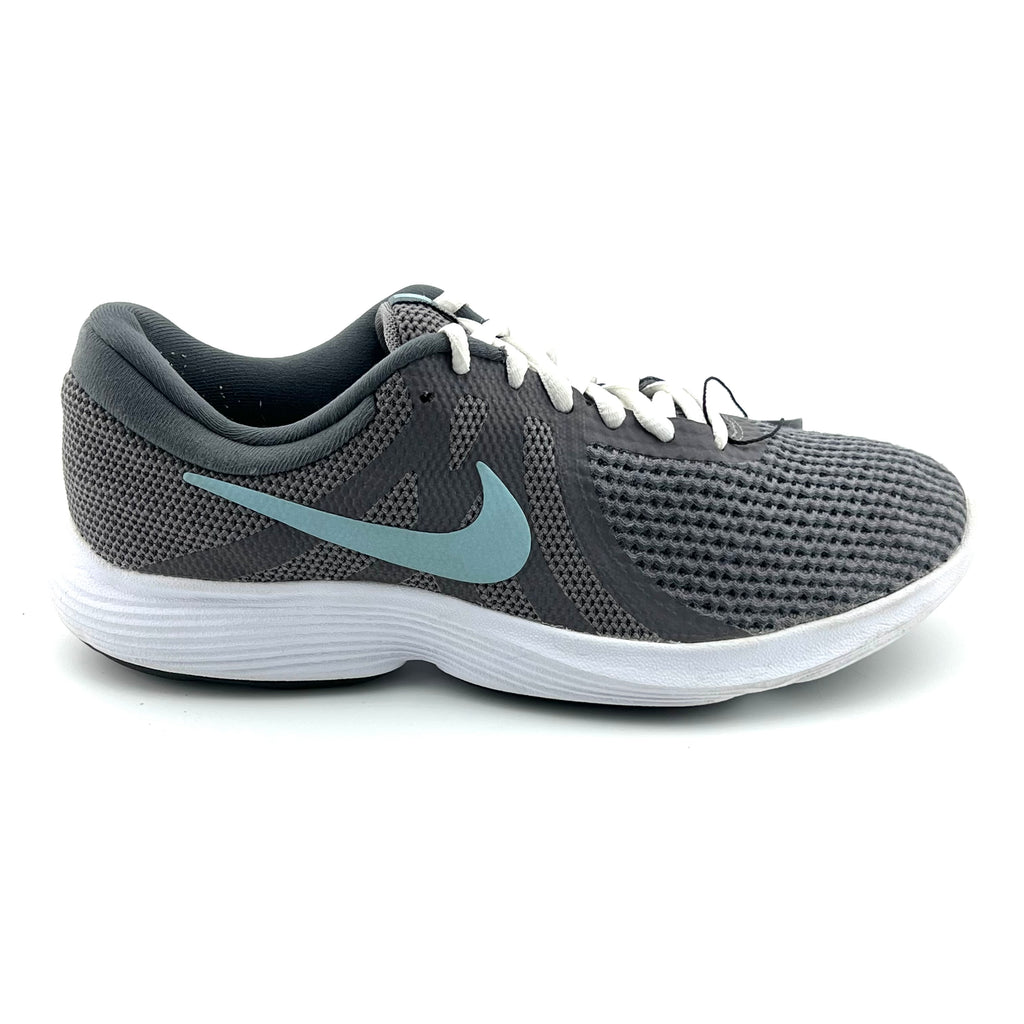 Nike Revolution 4