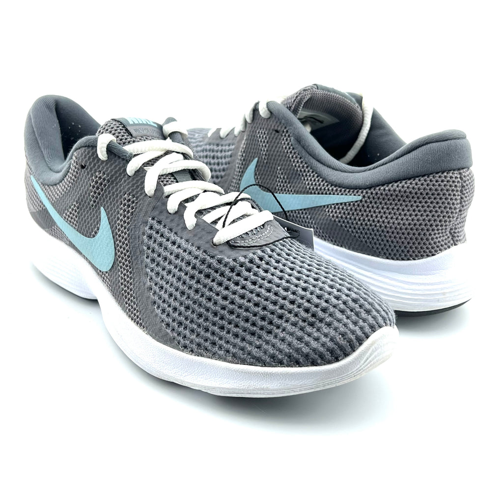 Nike Revolution 4