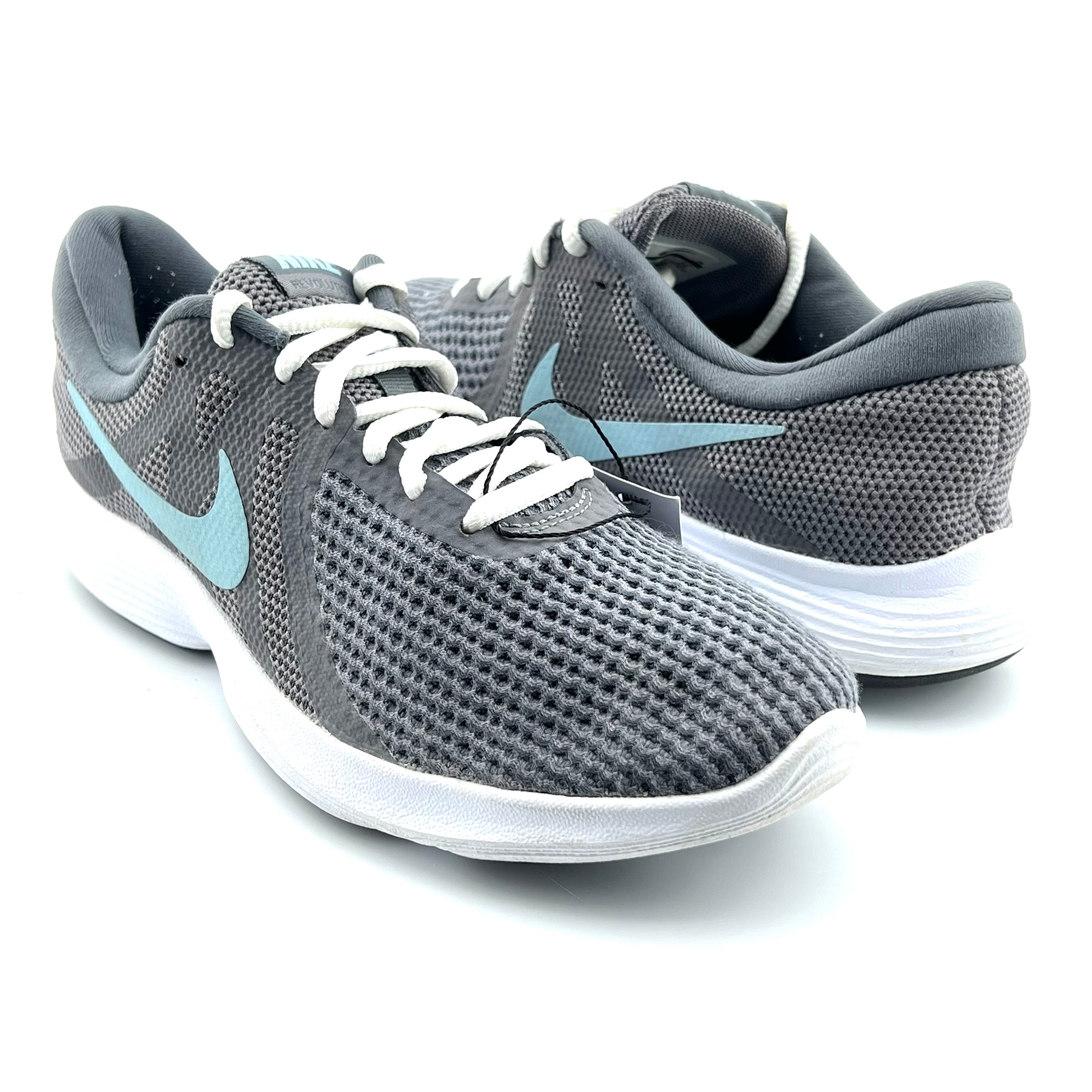 Nike Revolution 4