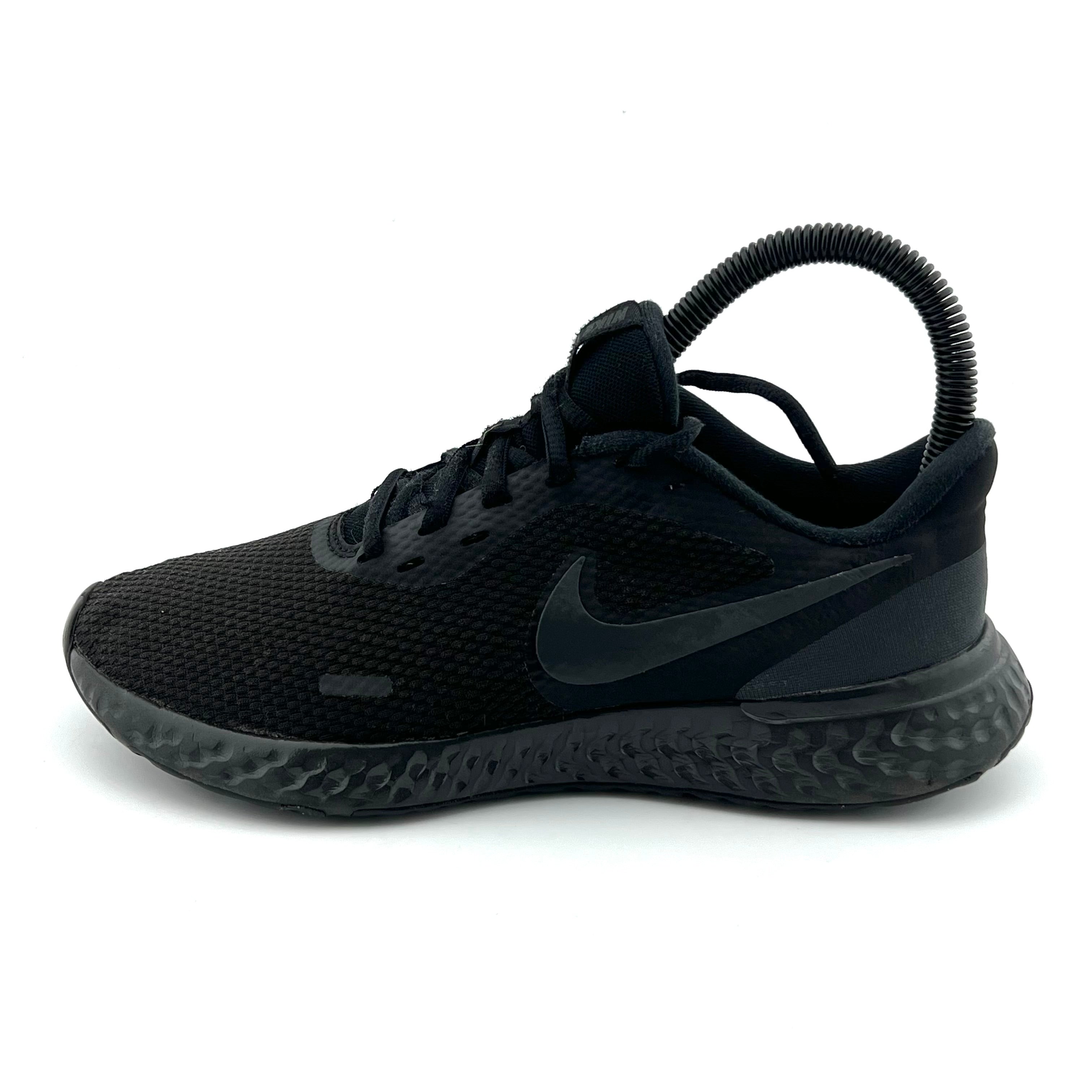 Nike Revolution 5