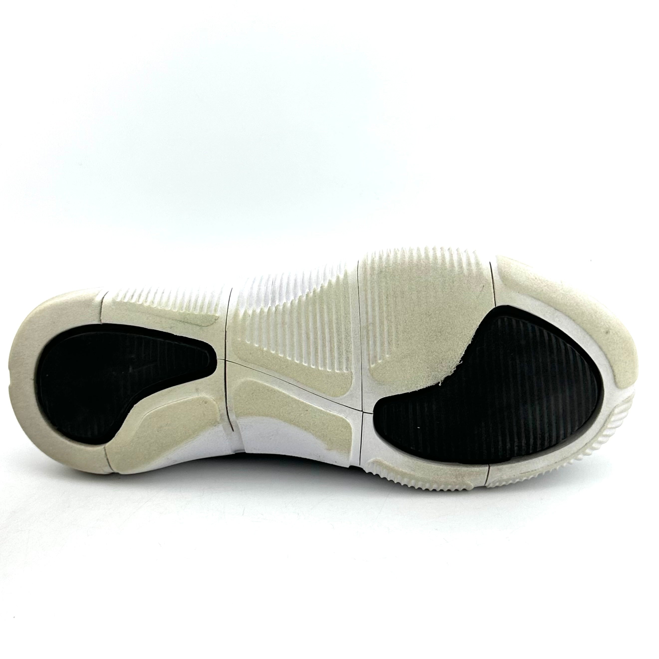 Nike Acalme