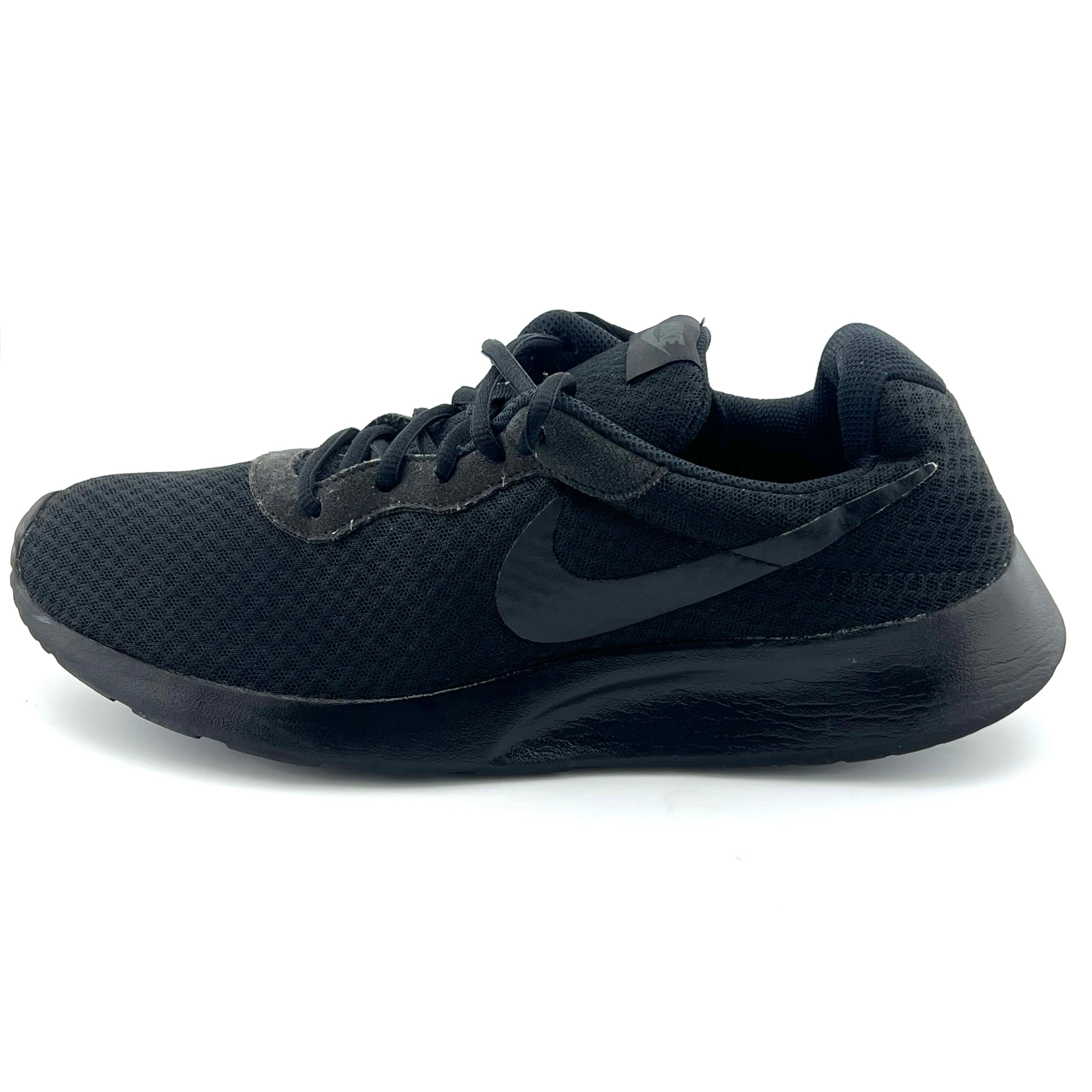 Nike Tanjun Sports