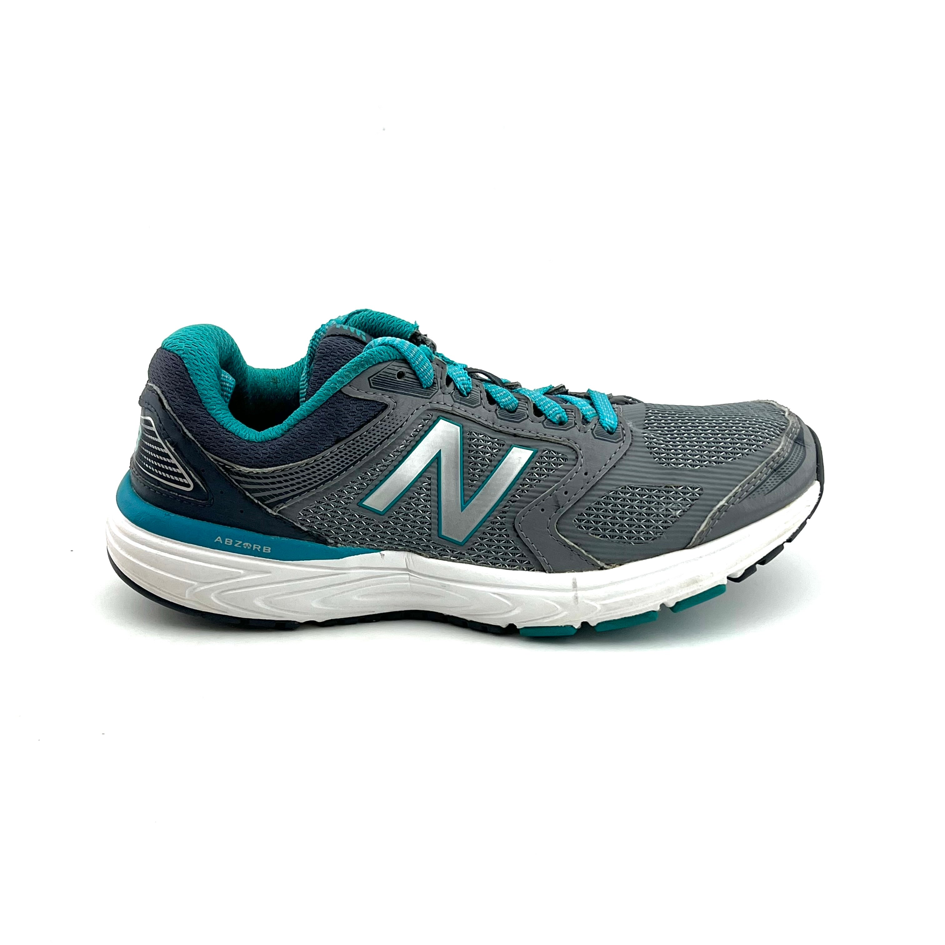 New Balance 560V7