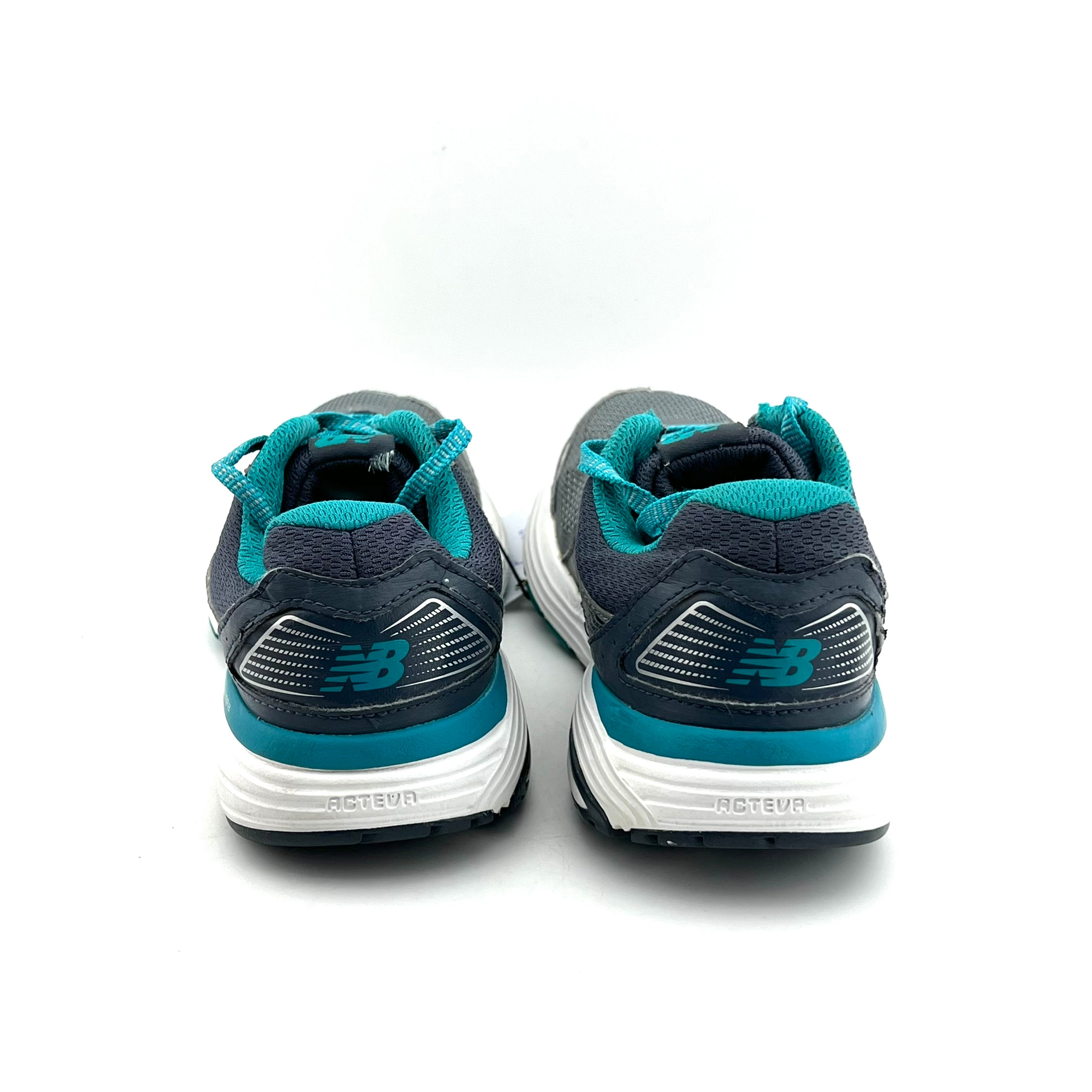 New Balance 560V7